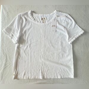 Lilly Pulitzer Crochet Trimmed Sleeves White Top.
Size Small